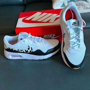 Women Nike Air Max size 9